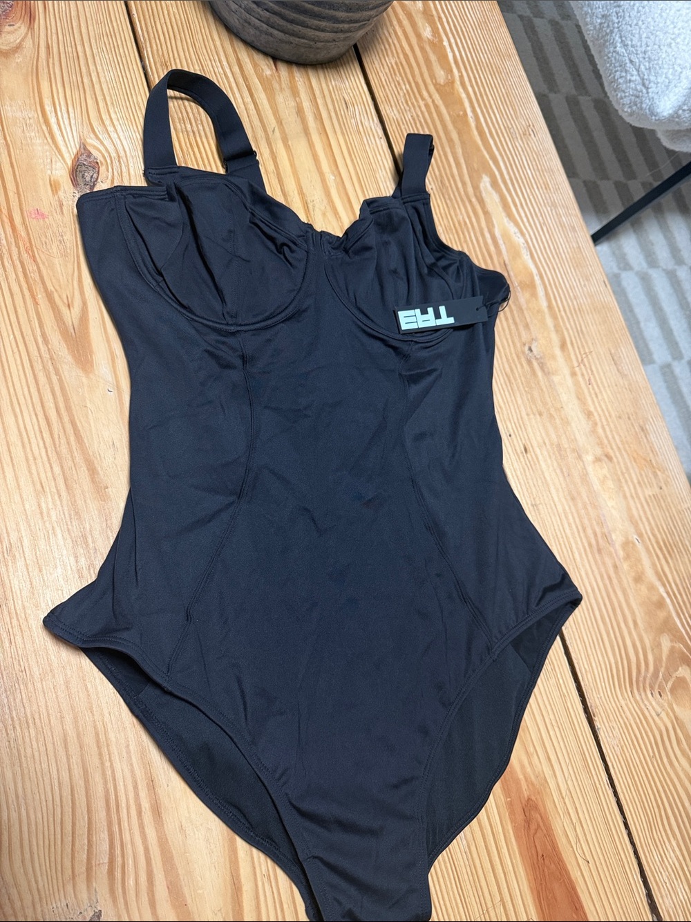 NWT  $175 TA3 XL REGULAR LONG  TORSO STYLE LIFTY BC  CUP